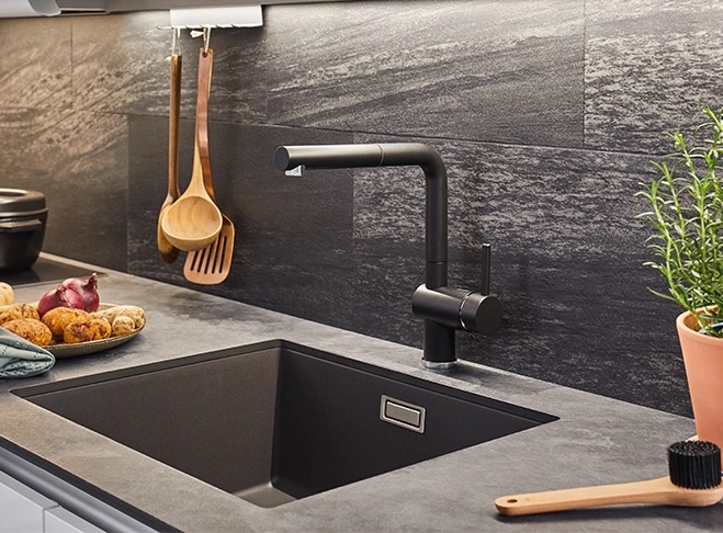 Minimalist l-Shaped Pull-Out Rotating Kitchen Faucet